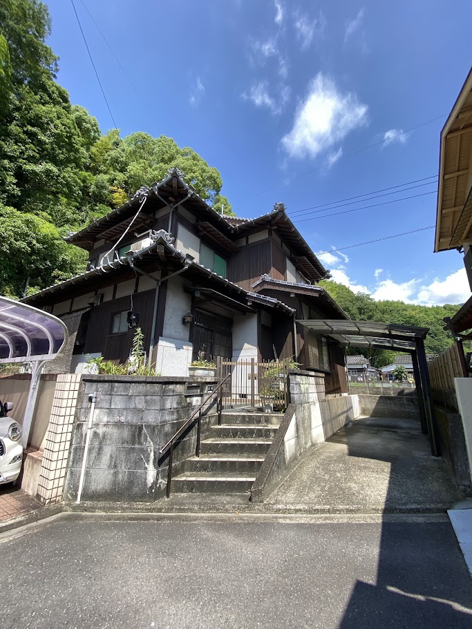 宇和島市妙典寺前 中古住宅